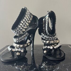 Giuseppe Zanotti for Balmain RARE crystal & stud embellished thong sandals 40
